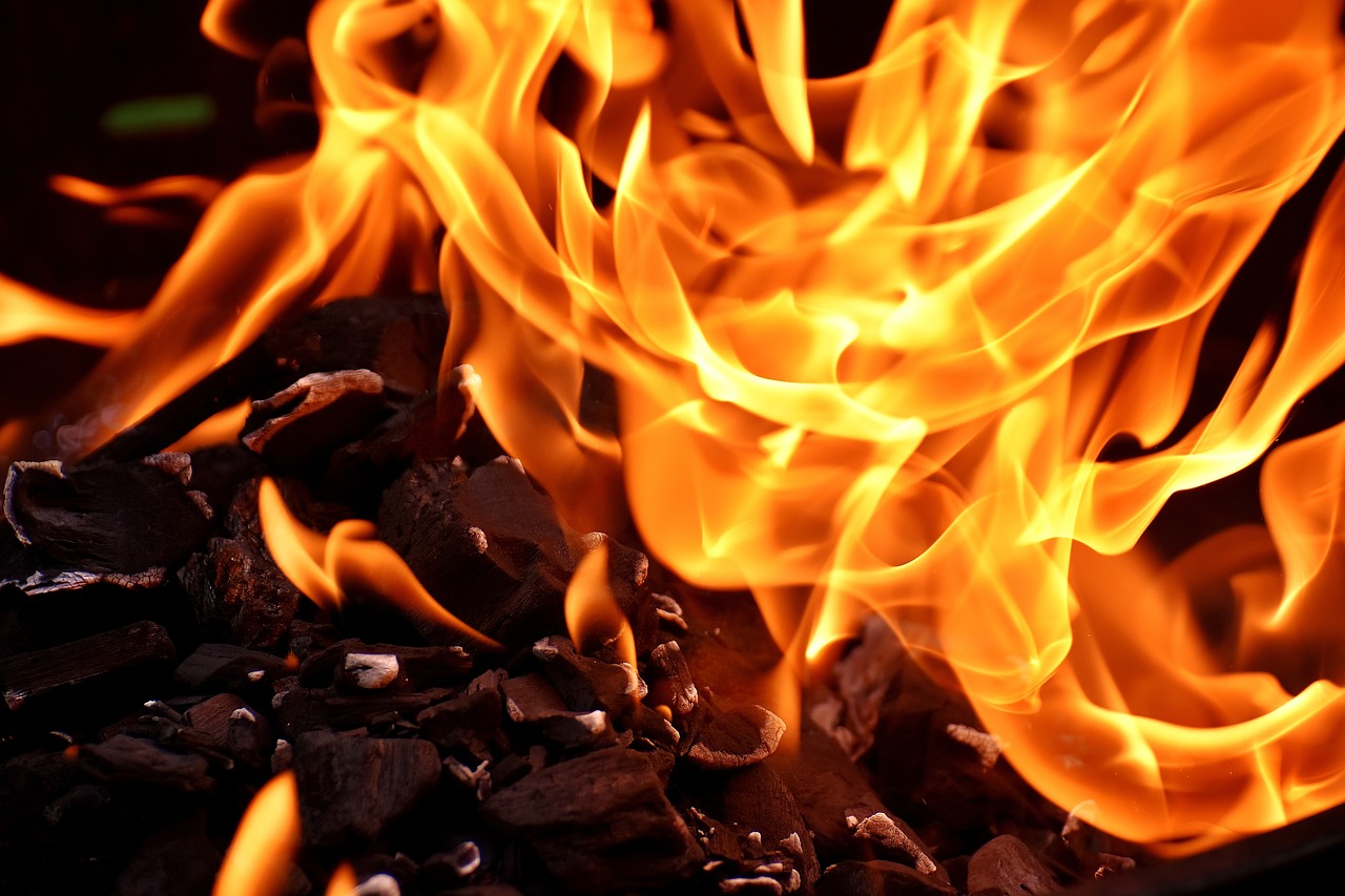 Welches Material sollte eine Feuerfeste Unterlage haben