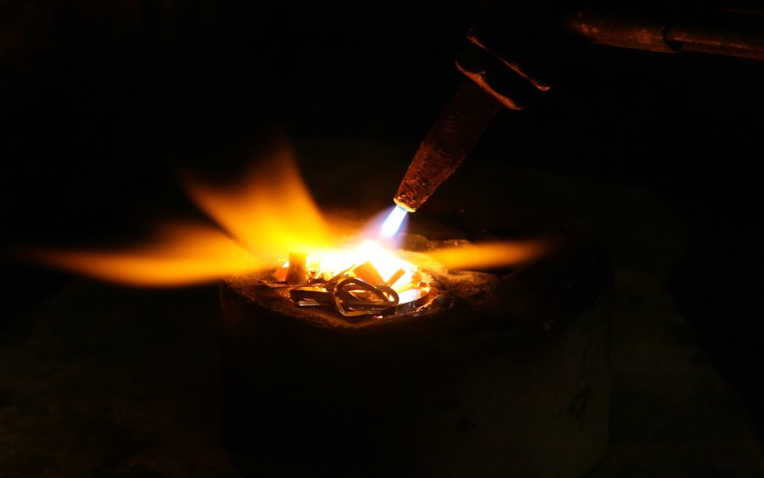 Eine Feuerfeste Matte ist ideal für Schweißarbeiten, Grill, Holzöfen